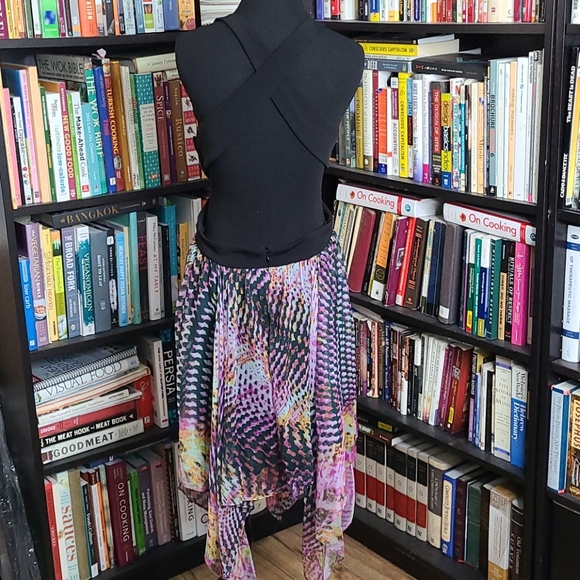 Cut Out Flirty Dress - Picture 5 of 7